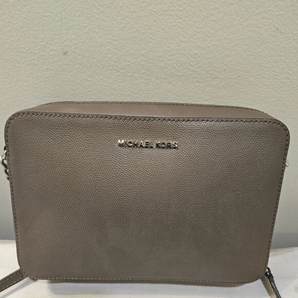 Michael Kors Jet Set Saffiano Shoulder/Crossbody Purse - Picture 3 of 7
